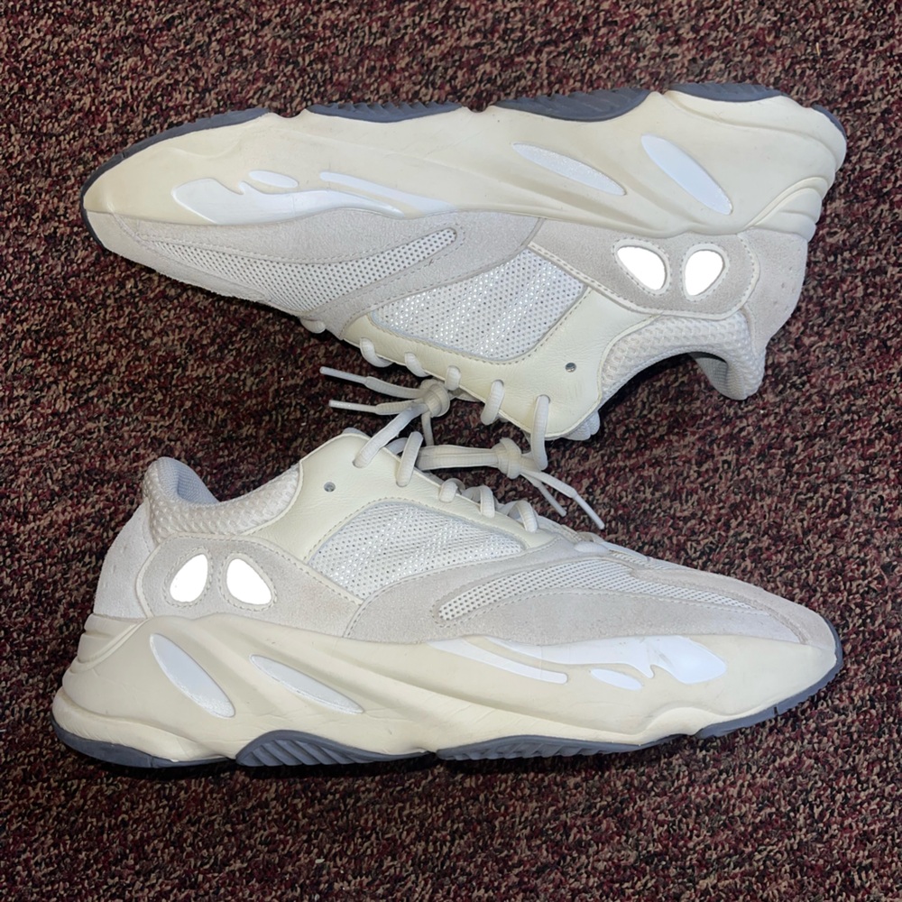 Adidas Yeezy 700 ‘Inertia’
